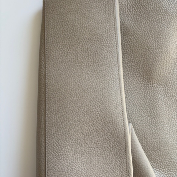 Cuyana System Tote in Stone 16" - Picture 4 of 8